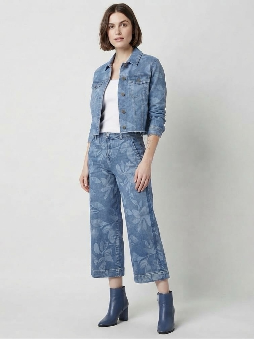 Liz Claiborne Womens Straight Mid Rise Cropped Pant
